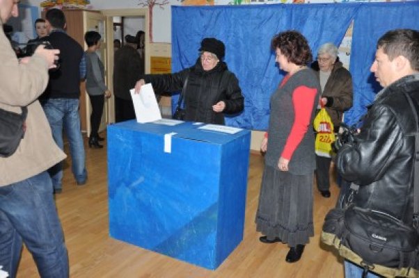 Incidente la votare: ARD l-a reclamat pe Cuşu, iar la Castelu nu a fost curent